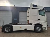 Mercedes-Benz Actros 1945 More PCS in stock Foto