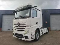 Mercedes-Benz Actros 1945 More PCS in stock Foto