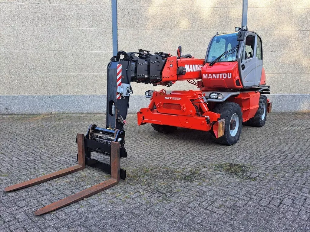 Manitou MRT 2150+ Privilege All-Terrain Rotating Telehandler (2015)